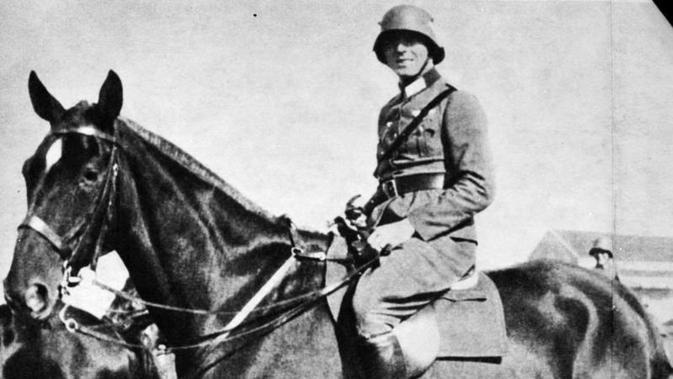 Penampilan Claus Schenk Graf von Stauffenberg, perwira yang nyaris membunuh Hitler pada 1926 (Wikipedia/German Federal Archive)