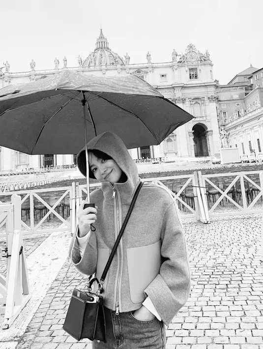 Song Hye Kyo liburan di Roma. (Instagram/ kyo1122)