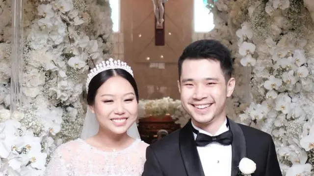 Akhirnya Terungkap, 6 Potret Jess No Limit dan Sisca Kohl Tampil Klasik di Hari Pernikahan