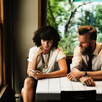 Jangan harapkan tiga zodiak ini bakal jadi pendengar yang baik. (Sumber foto: pexels.com)