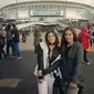 Wulan Guritno bersama keluarga saat berada di London, Inggris. (Instagram - @wulanguritno)