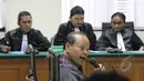 Mantan Ketua Komisi 7 DPR RI Sutan Bhatoegana menjalani sidang kasus korupsi di Kementerian ESDM, Pengadilan Tipikor, Jakarta, Senin (27/4/2015).  Sidang sempat memanas lantaran teriakan Sutan dan Hakim Artha saat persidangan. (Liputan6.com/Helmi Afandi)