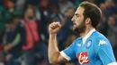Bersama Napoli, Gonzalo Higuain berhasil mempersembahkan gelar Coppa Italia dan Piala Super. (AFP/Carlo Hermann)
