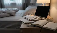 6 Benda di Dekat Kasur yang Bisa Ganggu Tidur, Singkirkan Jika Ingin Nyenyak