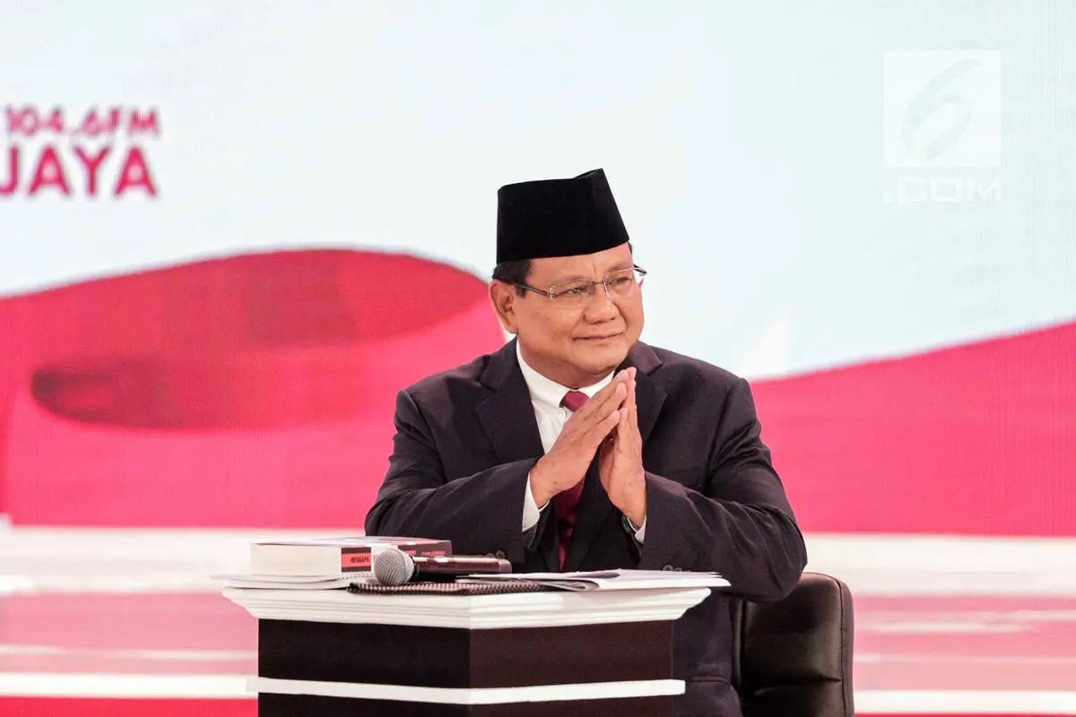 Peluk Hangat Jokowi dan Prabowo Awali Debat Kedua Capres