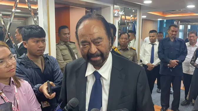 Surya Paloh obiskal ministra za obrambo Sjafrieja Sjamsoeddina v Indoneziji