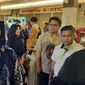 Menparekraf Sandiaga Salahudin Uno saat bertemu dengan pelaku UMKM Cirebon. (Liputan6.com / Panji Prayitno)