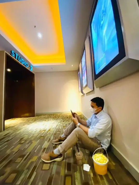 Tentu saja gayanya ini bikin banyak netizen yang ketawa. Sahrul juga menunjukkan kesederhanaan seorang pejabat kalau begini. (instagram.com/sahrulgunawanofficial)