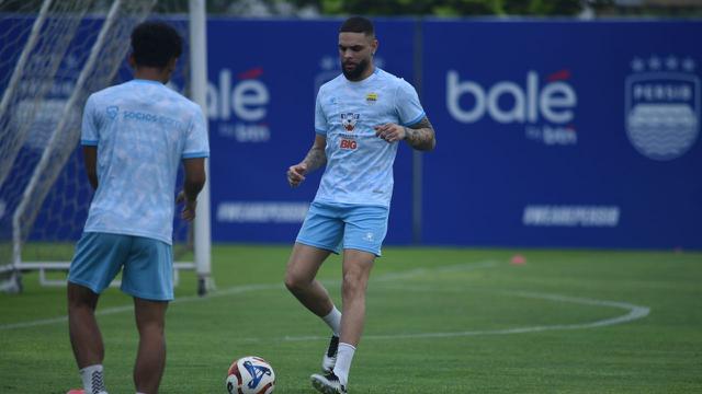 Persib Bandung, Layvin Marc Kurzawa