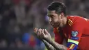 Bek Spanyol, Sergio Ramos, merayakan gol yang dicetaknya ke gawang Norwegia pada laga Kualifikasi Piala Eropa 2020 di Stadion Mestalla, Valencia, Sabtu (23/3). Spanyol menang 2-1 atas Norwegia. (AFP/Jose Jordan)