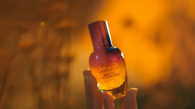 Buat Wajah Glowing dengan Kandungan Essential Oil Immortelle dalam Satu Malam