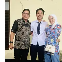 Pasha Ungu dan Adelia Wilhelmina yang selalu kompak, keduanya akan maju sebagai calon legislatif di Pemilu 2024. (Sumber: Instagram/adeliapasha)