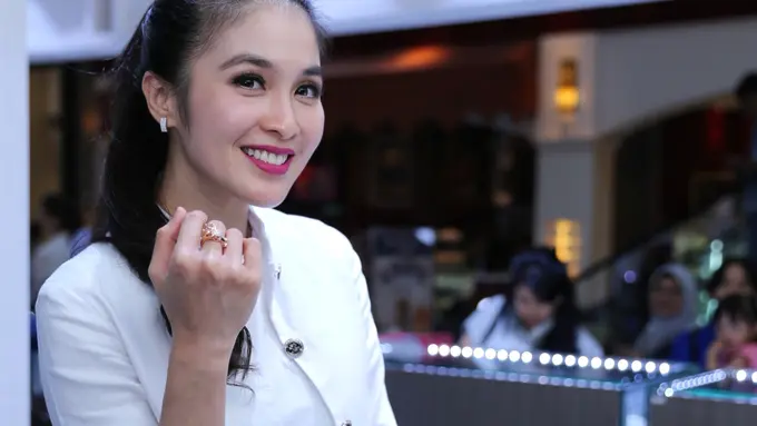 [Bintang] Sandra Dewi