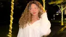 Amel Carla merayakan pesta Halloween sederhana bersama teman-temannya. Di momen tersebut, perempuan 23 tahun itu berpenampilan sebagai Carrie Bradshaw, karakter fiksi dan protagonis dari serial Amerika berjudul Sex and the City, yang diperankan oleh Sarah Jessica Parker. (Liputan6.com/IG/@amelcarla)