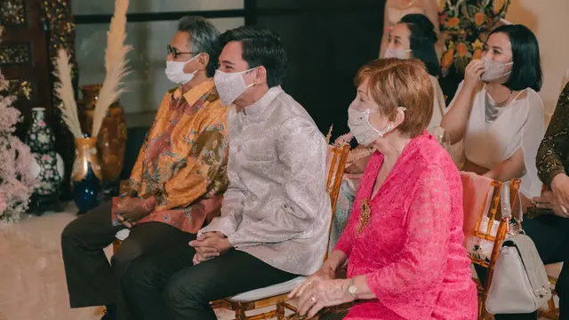 [Fimela] Adipati Dolken dan Canti Tachril