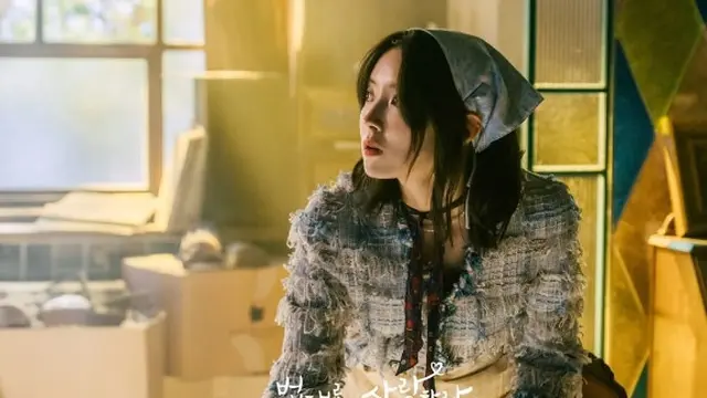 Inspirasi Gaya Modis Lee Se Young di Drakor The Law Cafe