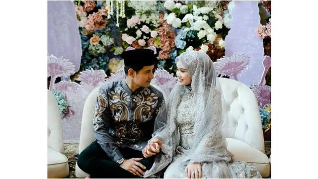 6 Potret Gender Reveal dan Tasyakuran 4 Bulan Kehamilan Istri Chand Kelvin