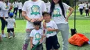 Melalui akun instagramnya, Rachel Vannya menceritakan saat dirinya selalu berlinang air mata ketika mengambil rapor putranya. Hal itu terlihat dari unggahan beberapa potret kedua anaknya. [Instagram/rachelvennya]