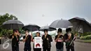 Aksi Kamisan yang ke-465 sekaligus menjelang Hari Sumpah Pemuda tersebut mereka kembali menagih janji Presiden Joko Widodo untuk menyelesaikan berbagai kasus pelanggaran HAM di Tanah Air, Jakarta, Kamis (27/10). (Liputan6.com/Gempur M Surya)