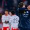 Pemain Real Madrid, Federico Valverde, menutup wajahnya lantaran kecewa setelah bermain imbang 1-1 ketika menghadapi tuan rumah Girona pada laga lanjutan La Liga 2025/2026 di Montilivi, Senin (1/12/2025) dini hari WIB. (AP Photo/Joan Monfort)