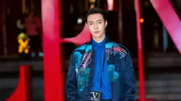 Lay EXO di Valentino. (Foto: Lay Studio/pit)