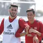 Sead Kolasinac dan Mesut Ozil. (dok. Arsenal FC)