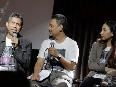 Denny Sakrie (kiri), Triadi Noor (tengah), Cara Vilenia (kanan) saat konpers konser Lenny Kravitz, Jakarta, Selasa (16/12/2014). (liputan6.com/Faizal Fanani)