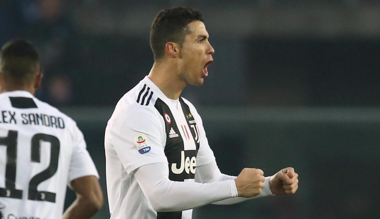 2. Menyabet penghargaan pemain terbaik di tiga liga berbeda, yakni Liga Inggris sebanyak dua kali, Liga Spanyol sekali, dan Liga Italia sekali. (AP/Paolo Magni)