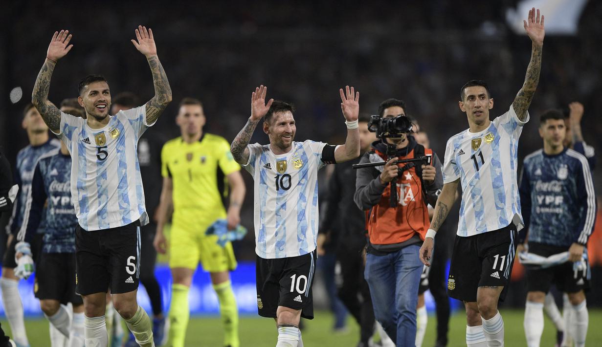 Argentina. Timnas Argentina sebagai peringkat ke-4 FIFA lolos ke Piala Dunia 2022 Qatar dengan nilai skuat mencapai 747,20 juta euro atau setara sekitar Rp12 triliun. Dua pemain bintang mereka, Lionel Messi dan Lautaro Martinez masing-masing bernilai 80 juta euro. (AFP/Juan Mabromata)