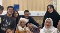 8 Potret Mengharukan Kunjungan Ibunda Sonny Septian, Penuh Emosi Haru