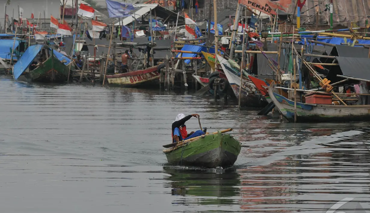 Hampir semua penduduknya menaruh harapan hidup dari laut. Meski hasil tangkapan mereka tidak menentu, mereka tetap semangat menjalani kehidupan yang serba kekurangan, Banten, sabtu (6/9/2014) (Liputan6.com/Johan Tallo)