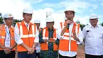 Presiden Jokowi (kedua kanan) memberi keterangan pers saat meninjau lokasi pembangunan Light Rail Trail (LRT)  zona 1 di Bandar Udara Sultan Mahmud Badaruddin II, Palembang, Sumatera Selatan, Kamis (3/3/2016). (Biro Komunikasi Kemenhub/Daniel Pietersz)