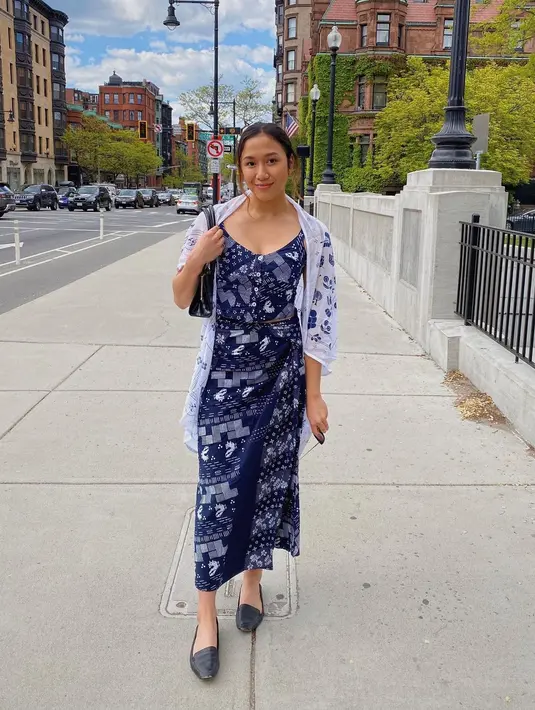 Poster tersebut diberi judul Affordable but Unlivable, dengan gambar kardus bekas yang diberi harga nol dolar AS. (Foto: Instagram/ @mayzurstla)