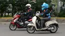 Konvoi komunitas motor dalam kegiatan Millennial Road Safety Festival di Jakarta, Sabtu (16/3). Kegiatan ini bentuk gerakan moral atas kepedulian dan tanggung jawab bersama mencegah banyaknya korban akibat kecelakaan lalu lintas. (merdeka.com/Imam Buhori)