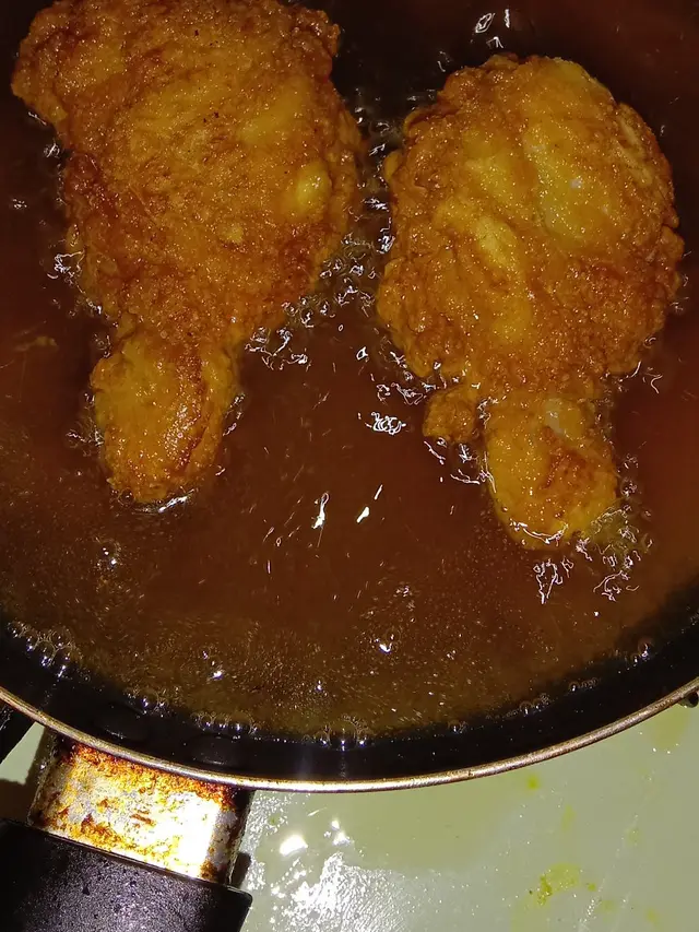 6 Potret Ayam Krispi Seperti Pisang Goreng Ini Kocak, Kulitnya Gagal Keriting