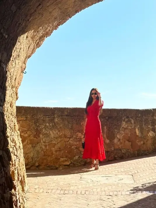 Aura Kasih tampil stunning [Instagram/aurakasih]