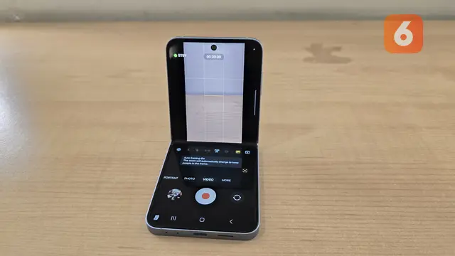 Mengaktifkan perekaman Auto Framing di Samsung Galaxy Z Flip6