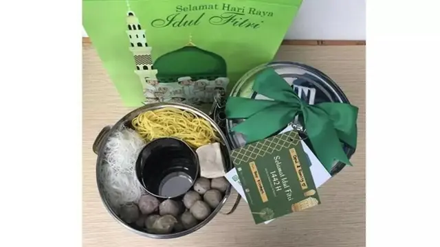 7 Potret Isian Hampers Lebaran Ini Anti-Mainstream, Bikin Geleng Kepala