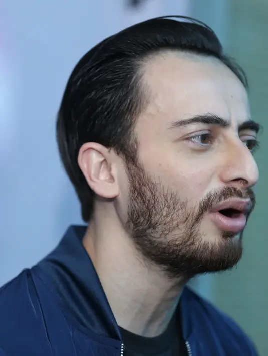 Saat ini Irvan memang belum memiliki kekasih, ia pun belum berpikir untuk memiliki hubungan yang lebih serius, apalagi bersama Cita Cita. Di mana selama ini hubungan keduanya hanya berkaitan dengan pekerjaan. (Adrian Putra/Bintang.com)