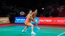 Pebulu tangkis ganda putri Korea Selatan, Baek Ha Na/Lee So Hee berusaha mengembalikan kok ke arah pasangan Indonesia, Amallia Cahaya Pratiwi/Siti Fadia Silva dalam laga 32 besar Indonesia Open 2026 di Istora, Kompleks Stadion Utama Gelora Bung Karno (SUGBK), Senayan, Jakarta, Rabu (03/06/2026). (Bola.com/Bagaskara Lazuardi)