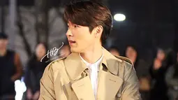 Sebelum bermain dalam drama Korea Selatan Crash Landing on You, gaya rambut Hyun Bin juga menjadi perhatian publik. Di berbagai penampilannya, pria 38 tahun ini lebih sering terlihat menggunakan jaket. (Liputan6.com/IG/@vast.ent)