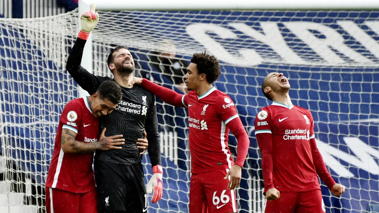 FOTO: Alisson Becker Tampil Heroik, Cetak Gol dan Bawa Liverpool Tumbangkan WBA