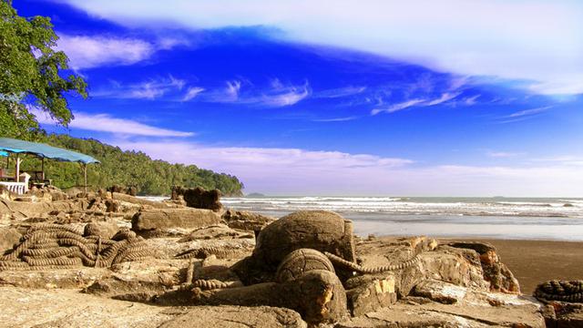 Menghidupkan Batu Malin Kundang dari Timbunan Pasir Pantai Air Manis - Regional Liputan6.com