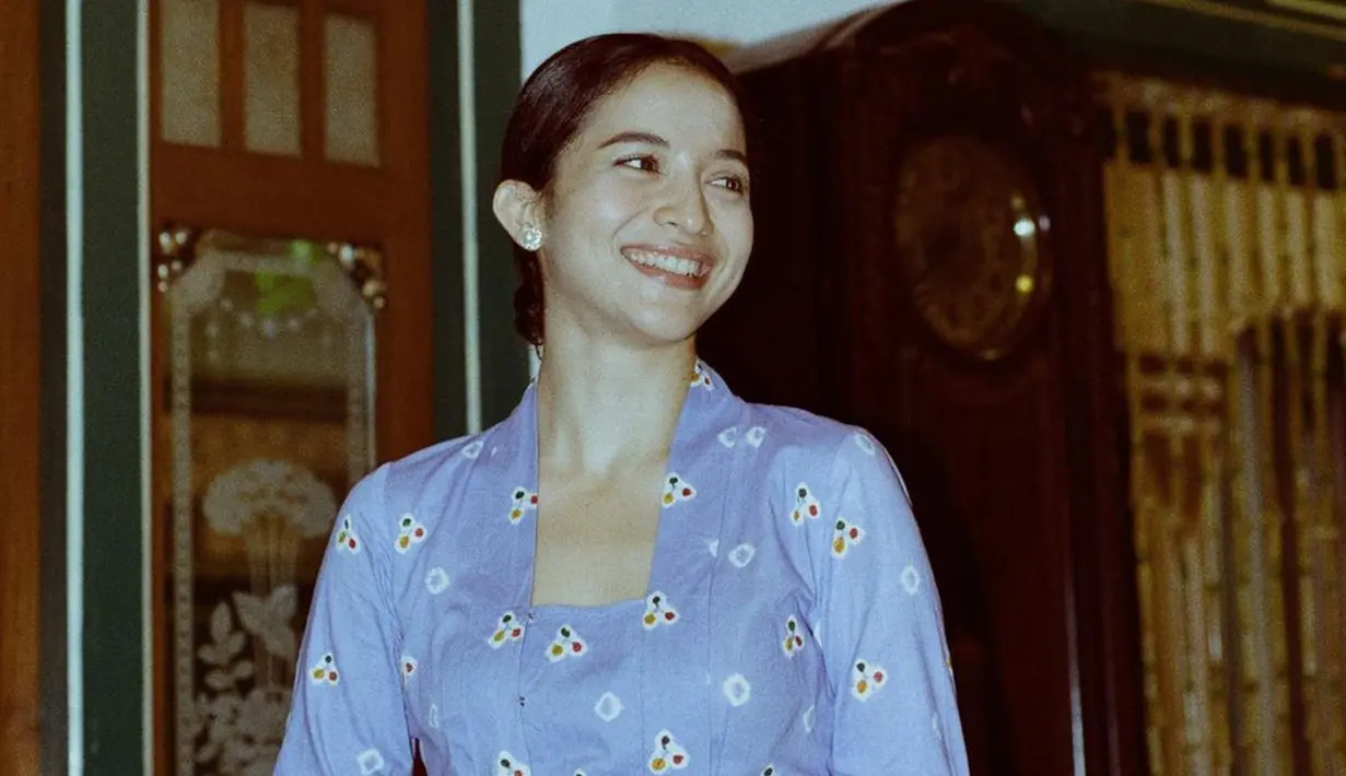 Putri Marino dikenal sebagai aktris, model dan pembawa acara keturunan Bali dan Italia. Aktif sejak 2014 lalu, Putri Marino sukses membawakan karakter yang berbeda di setiap filmya. (Liputan6.com/IG/@putrimarino)