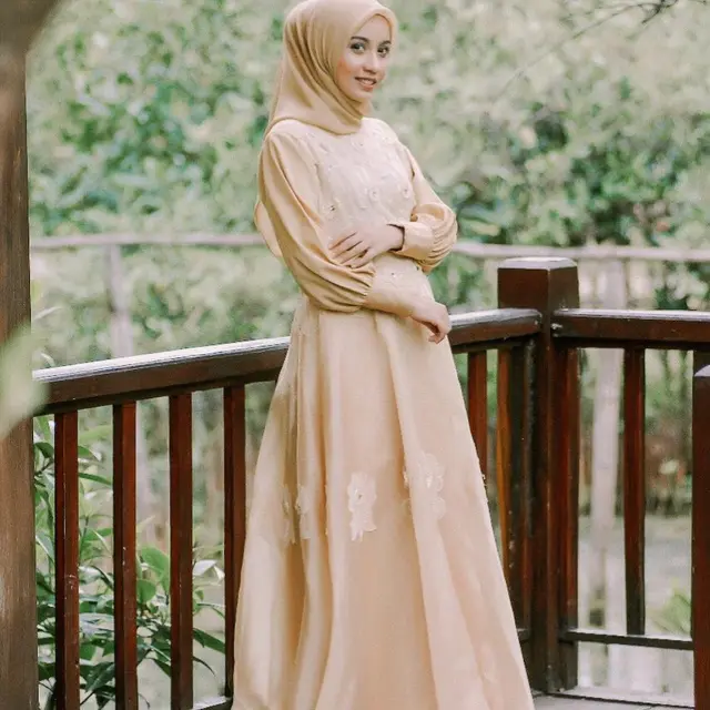 Berprofesi Sebagai Desainer, Ini 6 Potret Amira Karaman Tunangan Reza D’Academy
