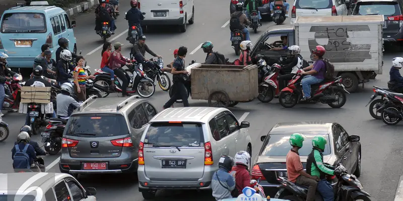 20160622-489 Tahun Jakarta Kondisi Jalanan Kian Semrawut- Helmi Fithriansyah
