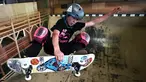 Skateboarder Misugu Okamoto menunjukkan keterampilannya saat sesi latihan di Kota Ama, Prefektur Aichi, Jepang, 2 Juli 2019. Remaja berusia 13 tahun ini menjadi andalan Jepang untuk merebut medali emas pada ajang Olimpiade Tokyo 2020. (Behrouz Mehri/AFP)