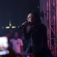 Konser 90'an (Deki Prayoga/bintang.com)