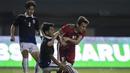 Gelandang Timnas Indonesia U-19, Egy Maulana Vikri, berusaha melewati pemain Kamboja U-19 pada laga persahabatan di Stadion Patriot, Bekasi, Rabu (4/10/2017). Indonesia menang 2-0 atas Kamboja. (Bola.com/Vitalis Yogi Trisna)