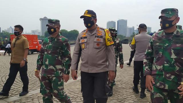 Kapolda Metro Jaya Irjen Pol Nana Sudjana bersama Pangdam Jaya Mayjen TNI Dudung Abdurachman Gelar Apel Pasukan Bersama Antisipasi Demo RUU Cipta Kerja.